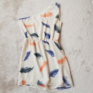 One sleeve feather dress